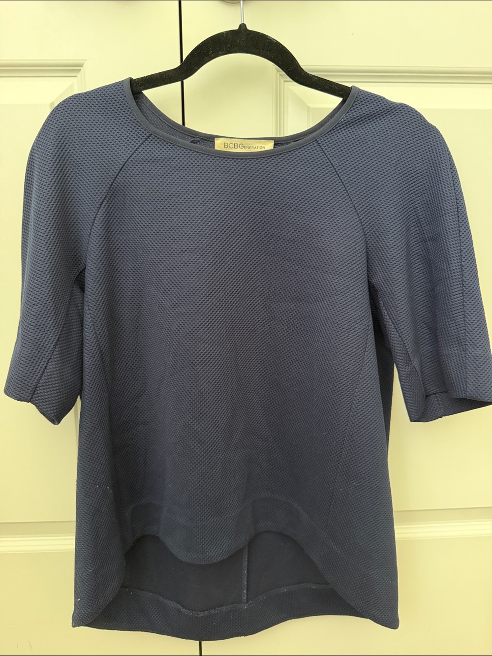BCBGeneration Textured Navy Short Sleeve Crew Top